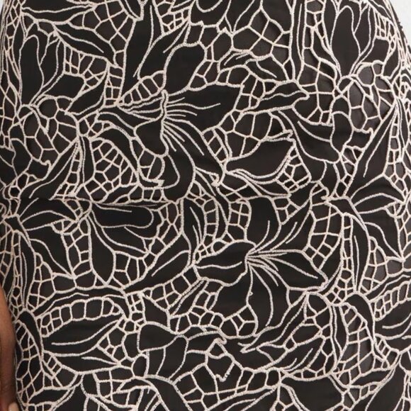 nwt $225 tags WHITE HOUSE BLACK MARKET premium all lace applique pencil dress 4 - Picture 3 of 3